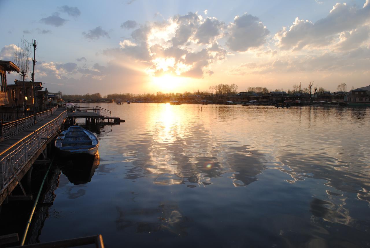 Lake Palace Group Of House Boats Srīnagar Exterior foto